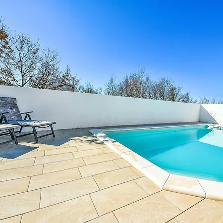 4 By Interhome شقة