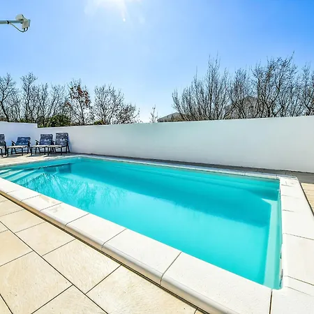4 By Interhome
