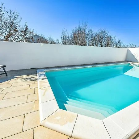 4 By Interhome Maslenica