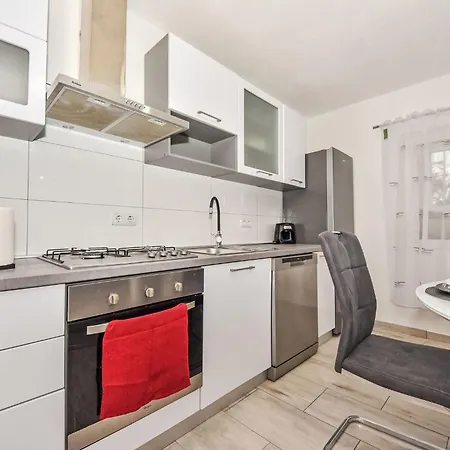 4 By Interhome * Maslenica