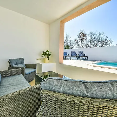 4 By Interhome