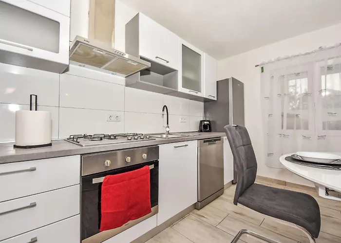 4 By Interhome * Maslenica